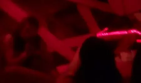 Đỏ, bình thường, chị gái shit cho tôi tro choi sex cua nhat ban trên ban công.