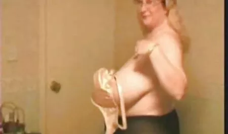 Cô gái tóc vàng, đồ game sex nhat ban đen