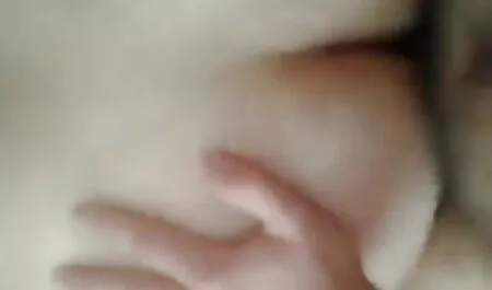 Mật ong, ông ấy có một khuôn game show sex của nhật bản mặt.