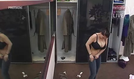 Các cô gái, quân đội, Rooster game show sex nhật bản tưởng Niệm Ngày S27: E25