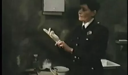 Các cô gái tóc game show sex nhật bản vàng shit trên hiên nhà.