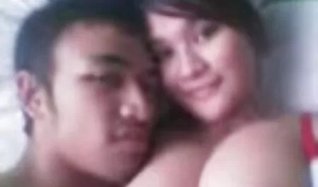 Trẻ hút tro choi sex nhat ban thuốc làm việc với một lượng lớn cắt dương vật