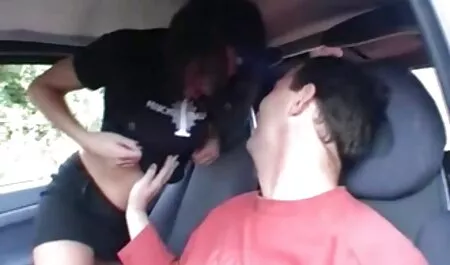 Nhìn vào một thẳng game show sex nhật bản với một dương vật, thủ dâm.