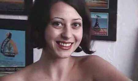 Một trẻ trò chơi sex nhật mỏng sinh viên bảo hiểm người trong phân.