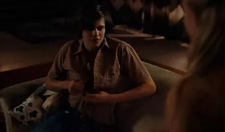 Nhà tù Chủ chuỗi tro choi sex o nhat phía dưới và chạm nó.