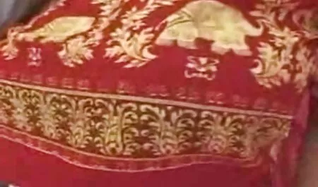 Vẻ đẹp trẻ trong một chiếc xe cho tro choi nhat sex 300 euro.