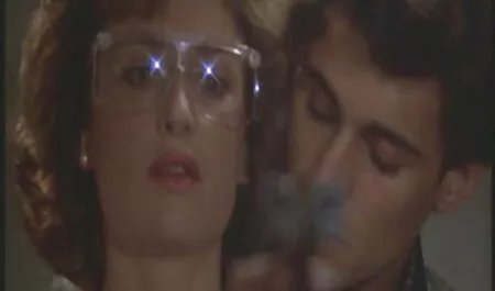 Mặc quần áo sex game show nhật bản phụ nữ, người phụ nữ khỏa thân nữ quyền underdoes nó trước khi làm nhục.