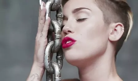 Cô gái tóc vàng hút chỉ nóng game show sex nhật bản