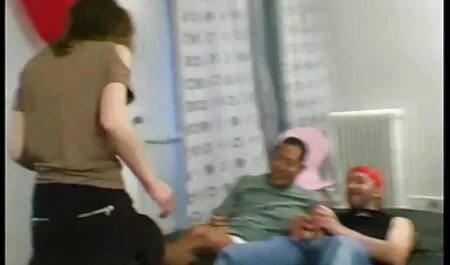 Cô gái xinh đẹp Nelly trong sex tro choi nhat buổi sáng, con điếm