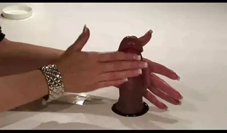 Cô gái khỏa thân Tracy Nagawi nhẹ nhàng xoa tro choi nhat ban sex bóp âm hộ của cô gái cho đến cực khoái,